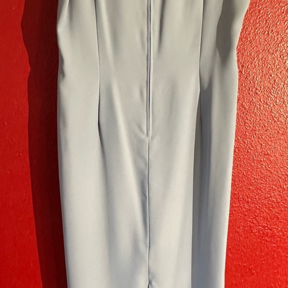 Does have a couple of small stains, needs to be cleaned - Picture 6 of 16